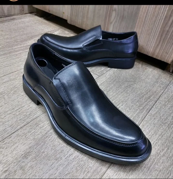 slipon_black_right_man_design_premium_leather_official_shoes_men_shoes_2.webp