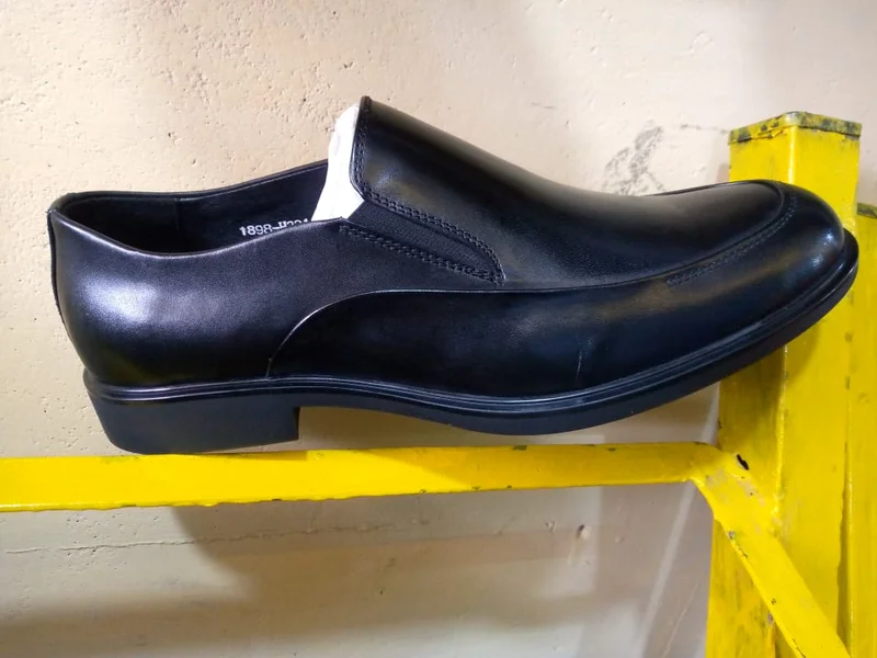 slipon_black_right_man_premium_leather_official_shoes_men_shoes_2.webp