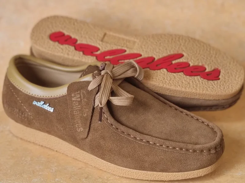 the_clarks_wallabee_brown_suede_shoes_moccassins_2.webp