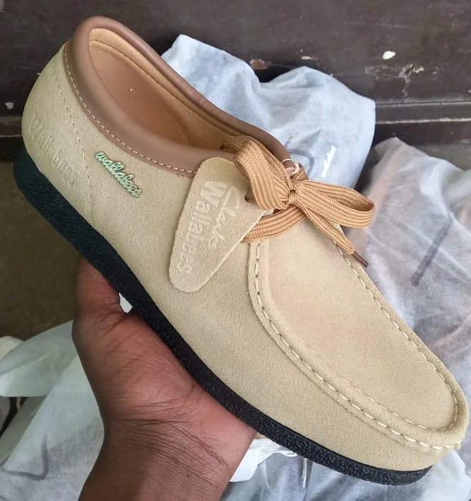 the_clarks_wallabee_cream_white_coloured_suede_shoes_moccassins_2.webp