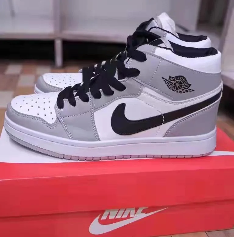 air_jordan_1_mid_light_smoke_grey_2.webp
