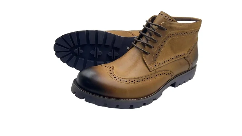 timberland_men’s_brown_leather_lace_up_boots_2.webp