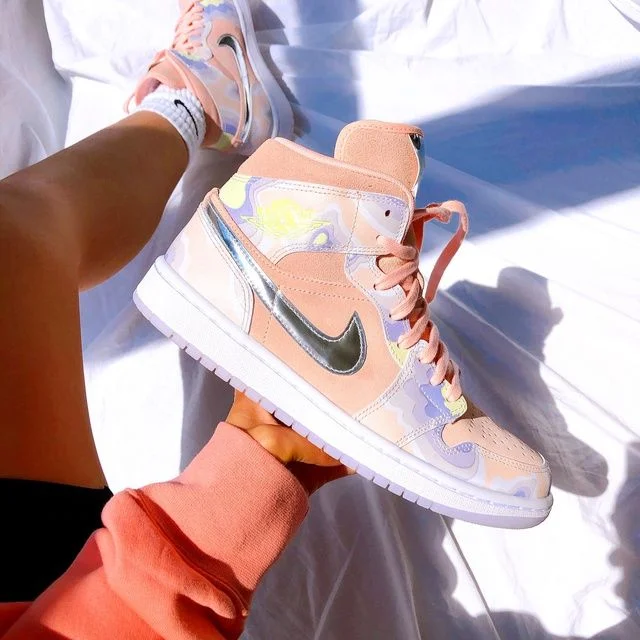 air_jordan_1_mid_se_p(her)spective_3.webp