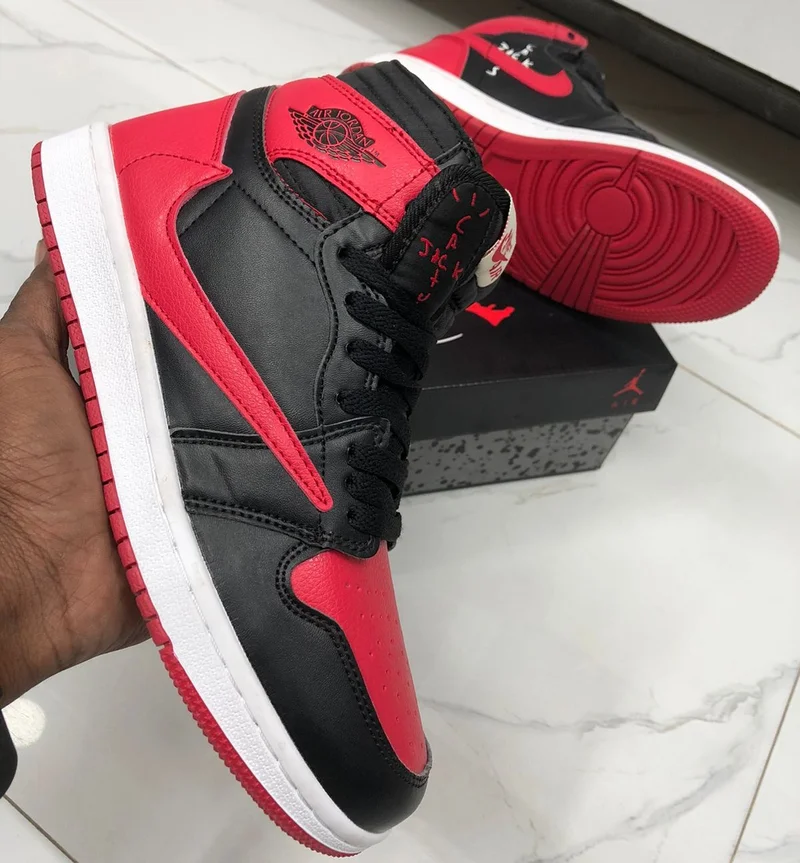air_jordan_1_retro_high_og_x_travis_scott_“banned”_2.webp