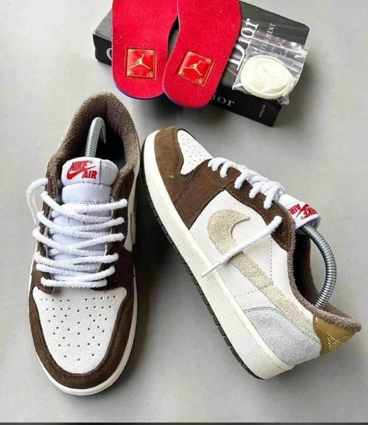 air_jordan_1_retro_low_og_year_of_the_rabbit._2.webp