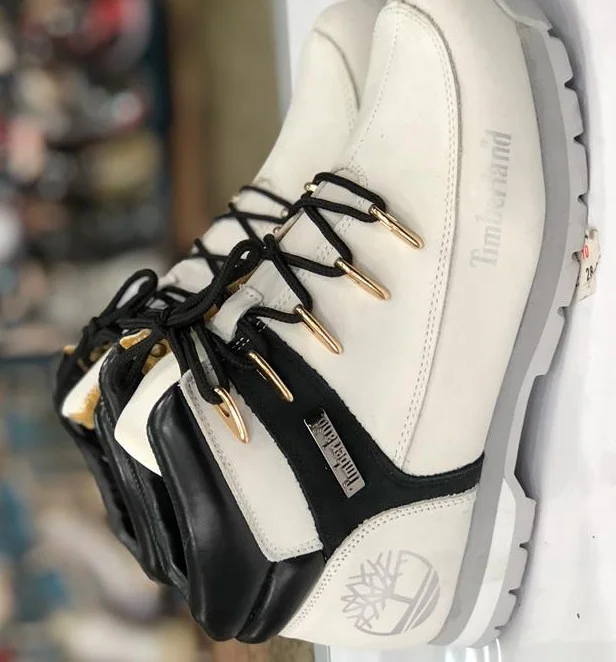 white-black_timberland_premium_sport_boots_2.webp