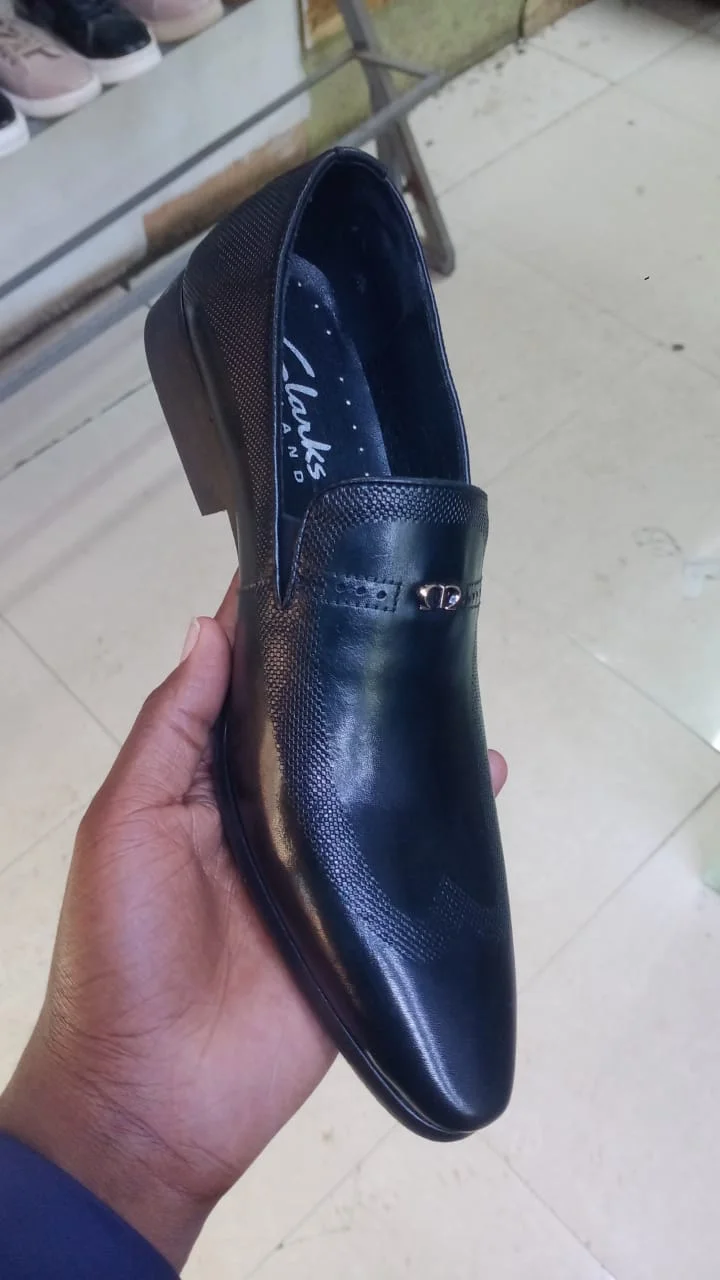 slip-on_black_classic_clarks_official_leather_shoes_2.webp