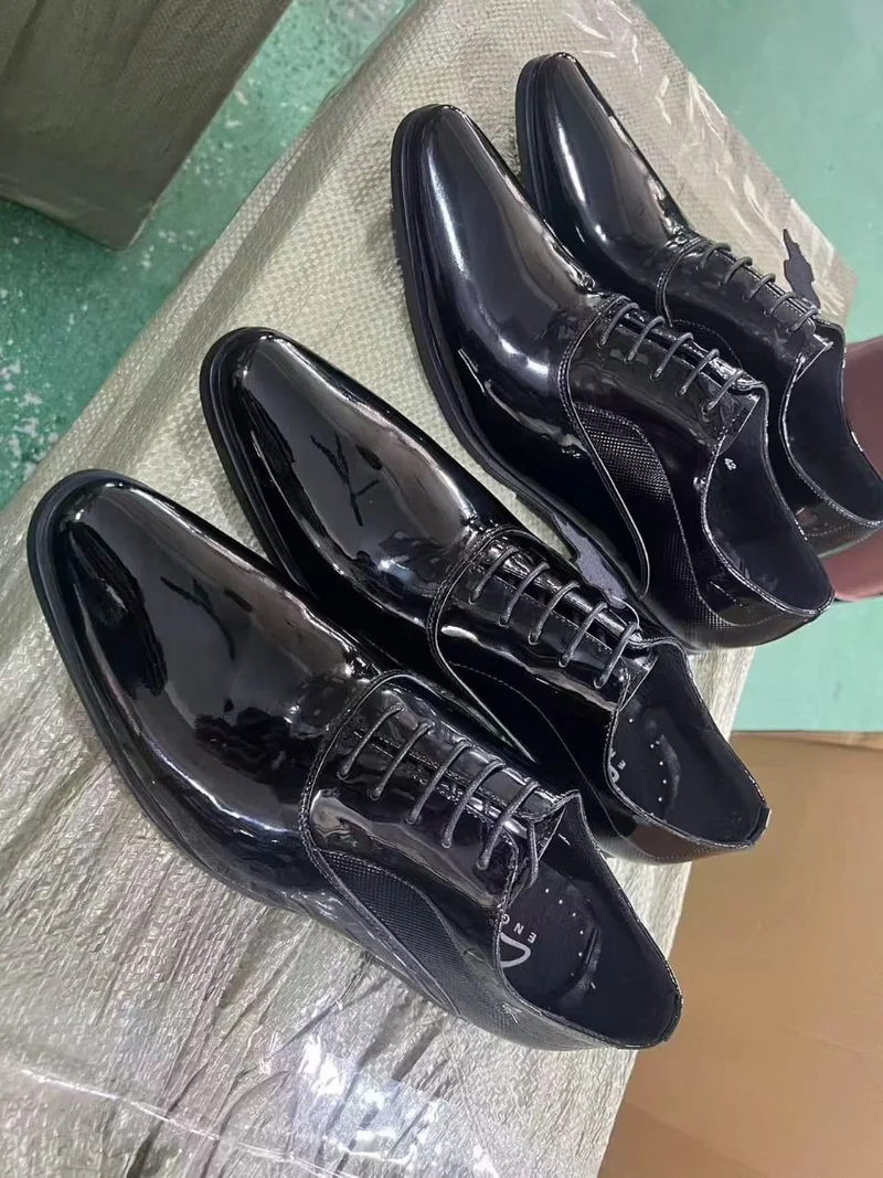 wetlook__black_classic_clarks_official_leather_shoes_2.webp