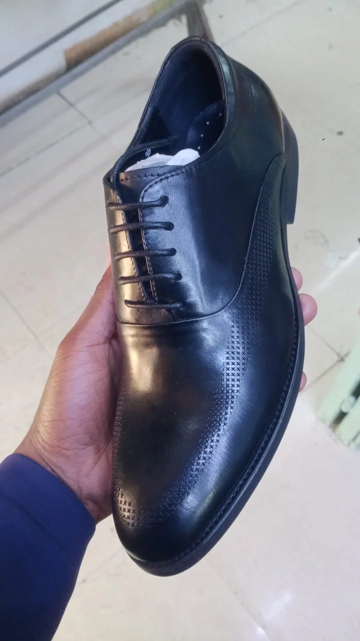 black_classic_clarks_official_leather_shoes_2.webp