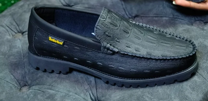 classic_timberland_crocodile-embossed_leather_loafer_2.webp