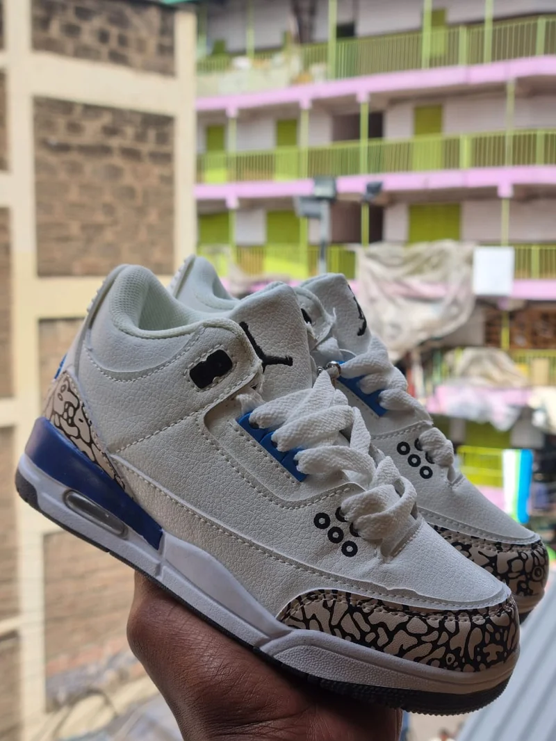 air_jordan_3_retro_lucky_short_sneakers.(kids_2.webp