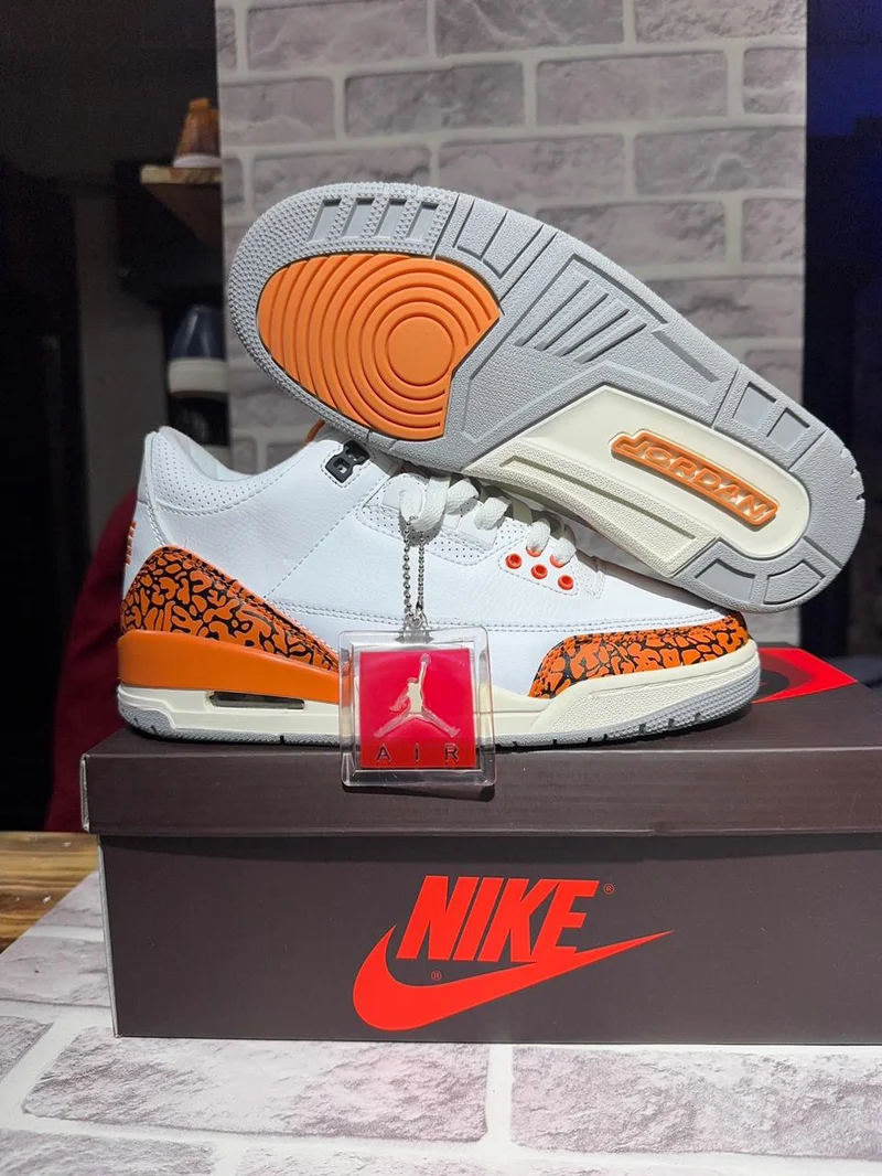 air_jordan_3_‘whataburger’_sneakers_2.webp