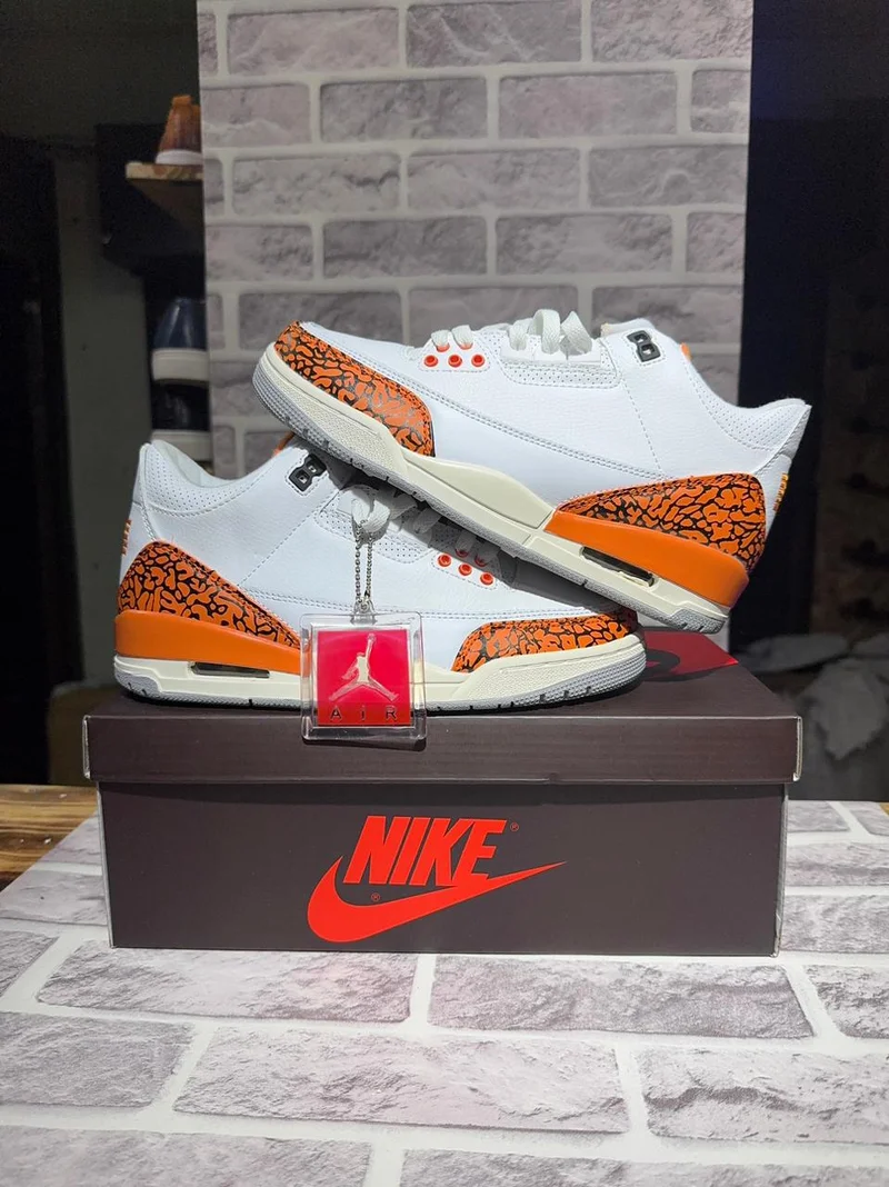 air_jordan_3_‘whataburger’_sneakers_3.webp