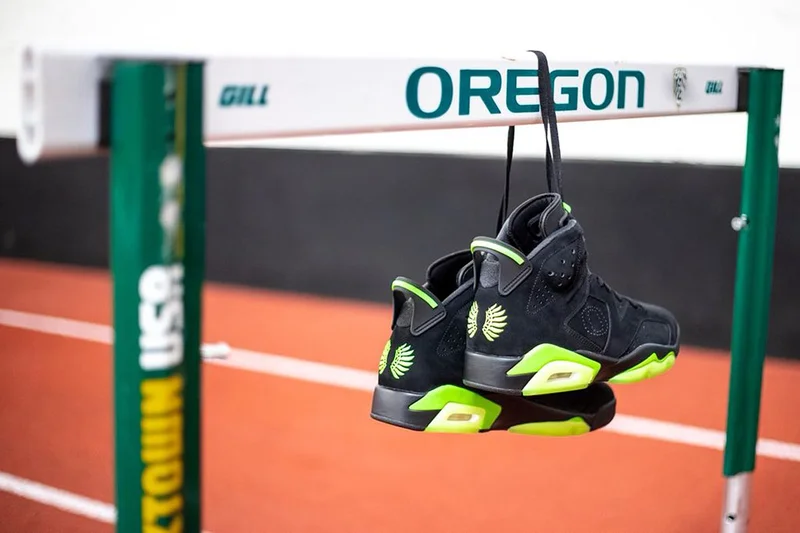 air_jordan_6_oregon_ducks_pe_black_green_3.webp