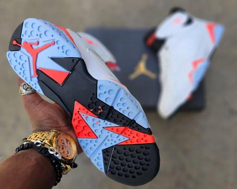 air_jordan_7_retro_white_infrared_2.webp