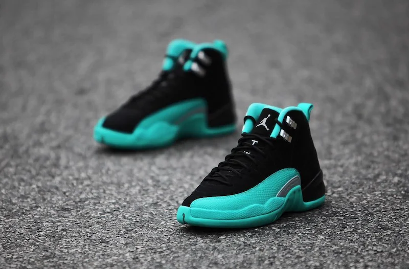 air_jordan_black_mettalic_silver_2.webp