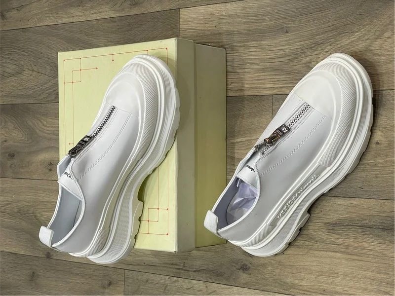 alexander_mcqueen_zipper_sneakers_-white_3.webp
