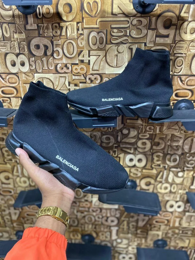 balenciaga_all_black_sneakers_3.webp