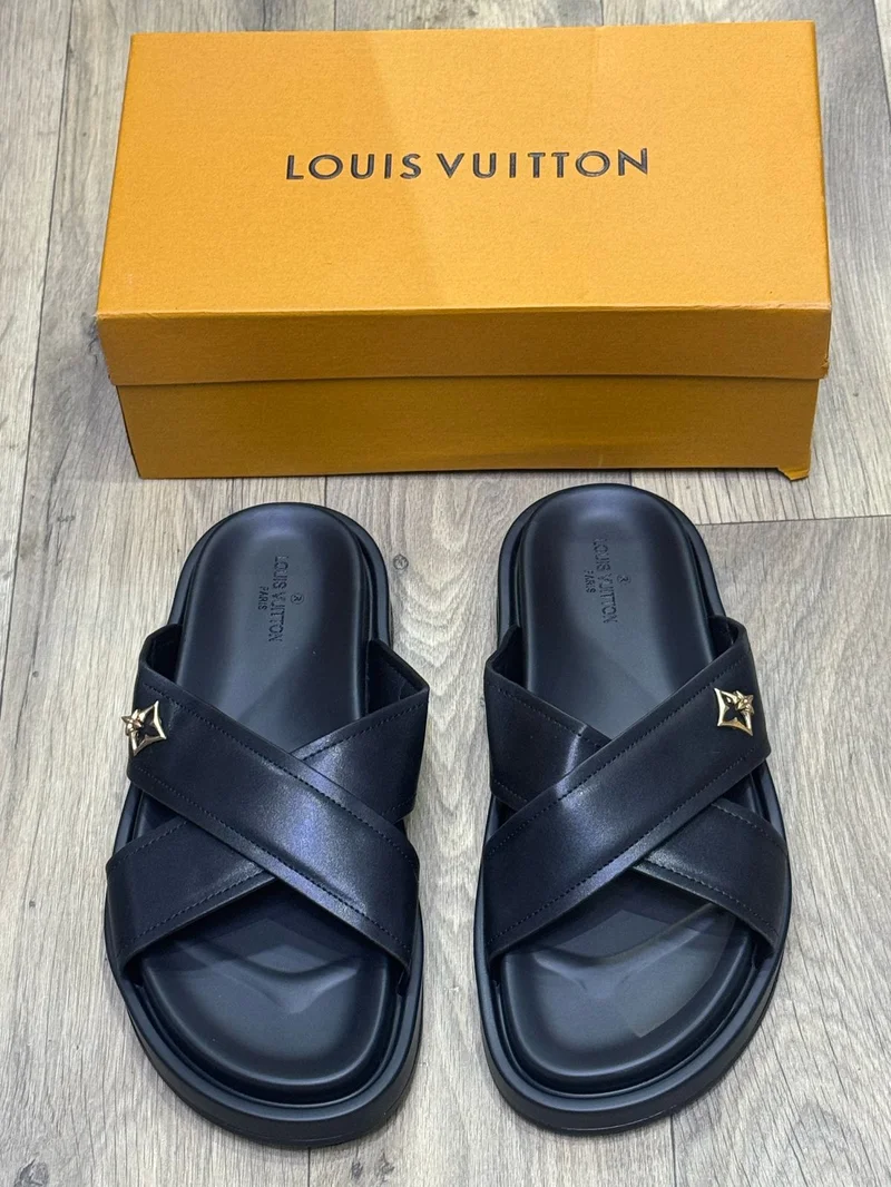 black__louis_vuitton_men’s_slides_paris_2.webp