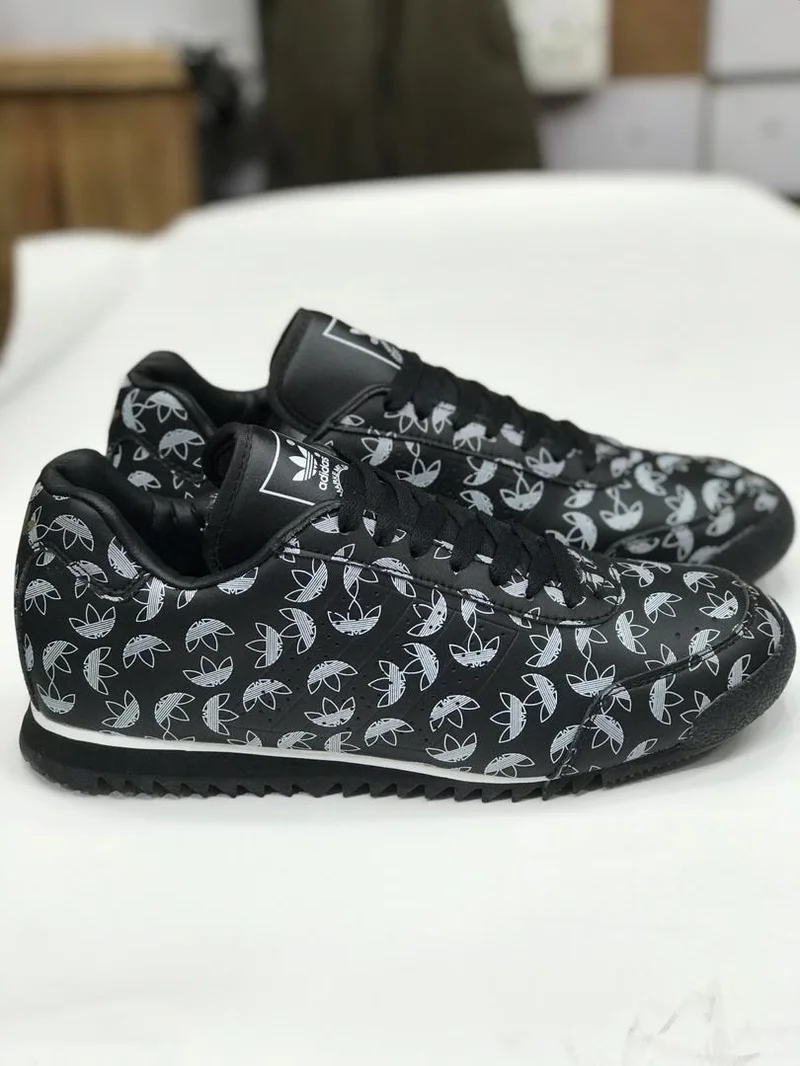 black_adidas_men_low_top_casual_shoes_lightweight_sports_shoes_2.webp
