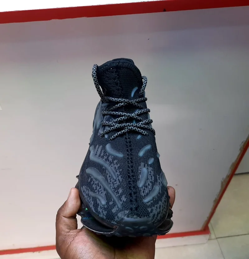 black_adidas_sneakers__shoes_2.webp
