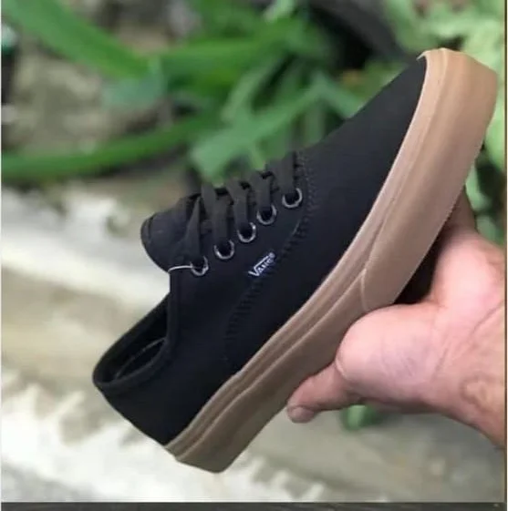black_authentic__vans_shoes_with_brown_double_sole_2.webp