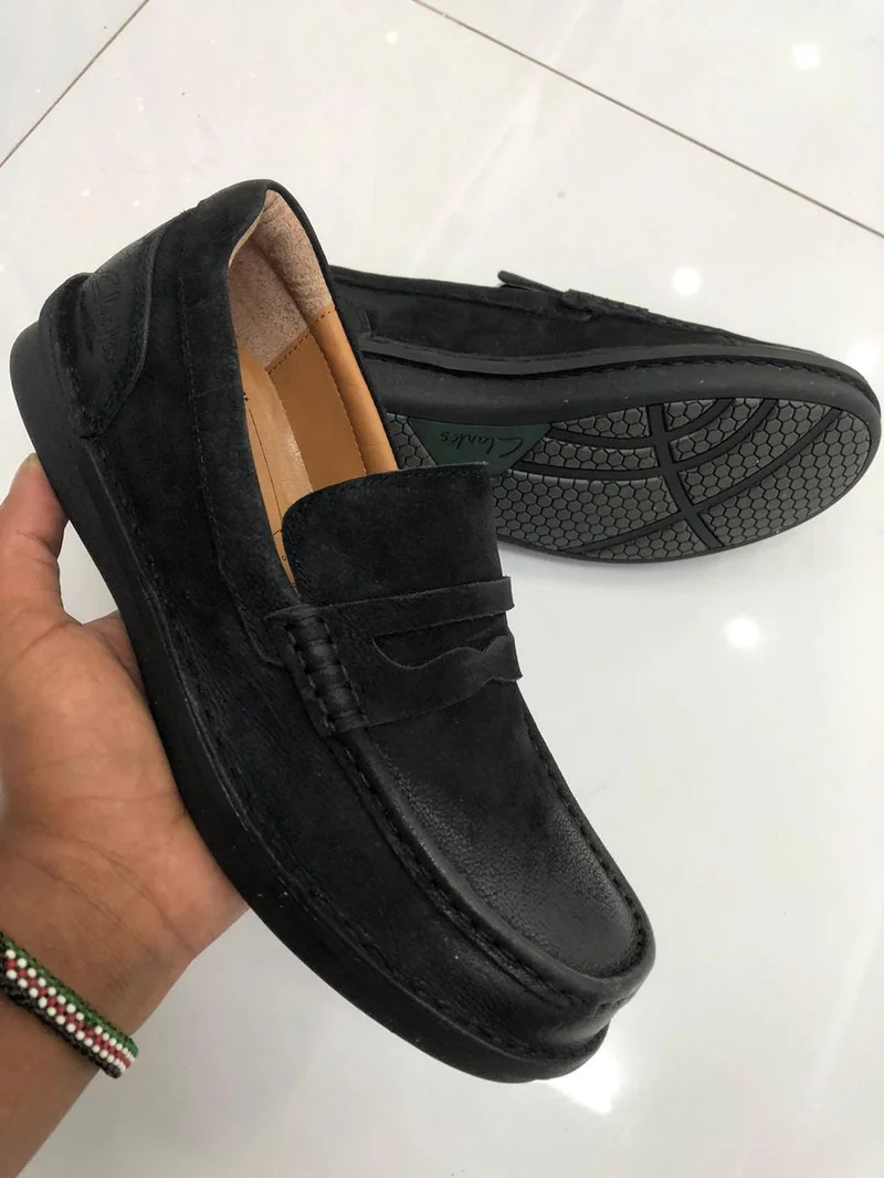 black_clarks_slip-on_loafers_2.webp
