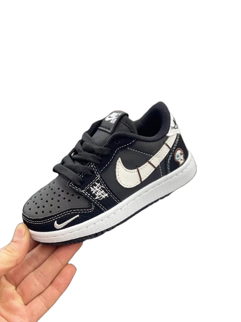 black_classic_kids_nike_jordan_1_low_sneakers_2.webp