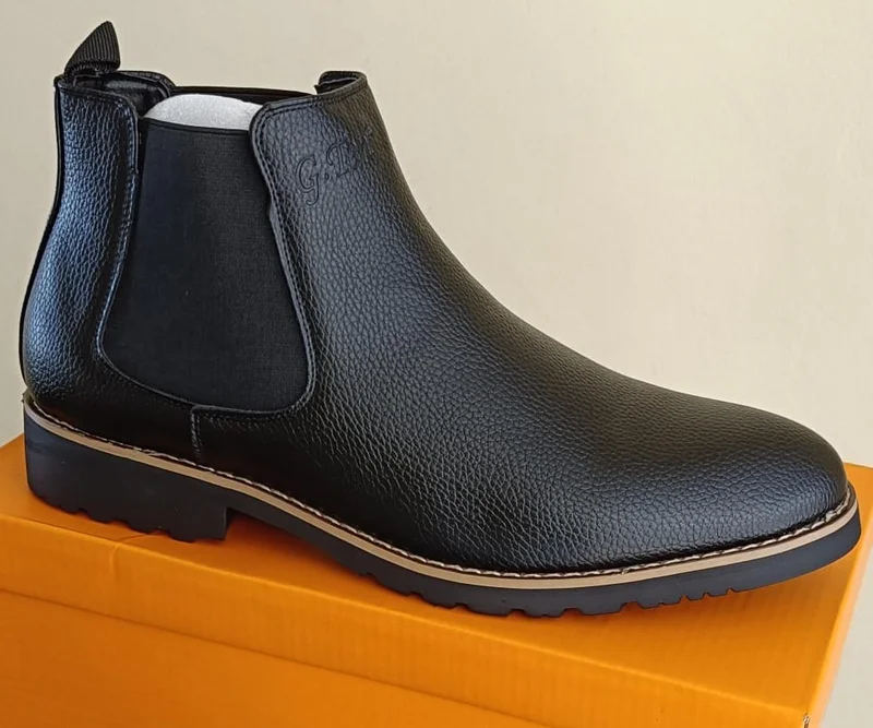black_g-ten_leather_chelsea_boots_3.webp