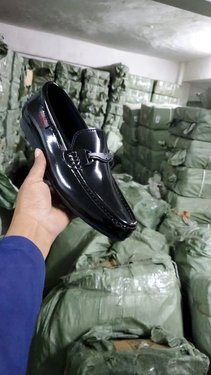 black_l_v_mens_loafers_shoes_2.webp
