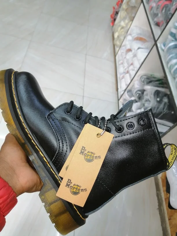 black_laces_ankle_platform_dr_martin_boots_women_chunky_boots_2.webp