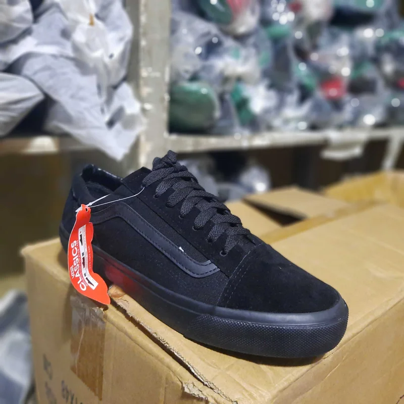 black_lowcut_vans_2.webp