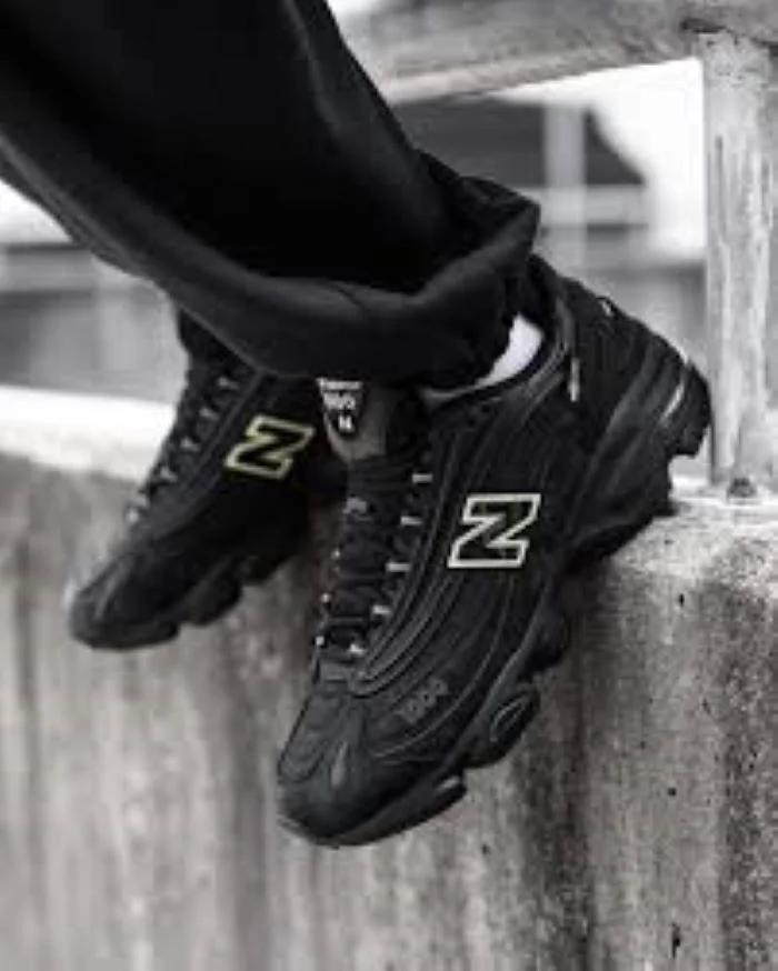 black_new_balance_1000_series_sneakers_2.webp