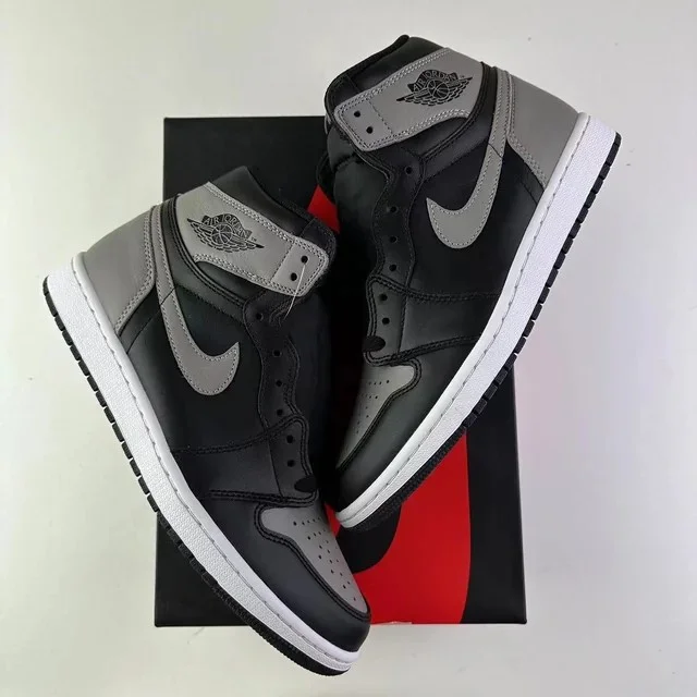 black_nike_air_jordan_1_retro_high_sneakers_2.webp