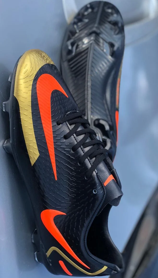 black_nike_soccer_shoes_men_soccer_shoes_turf_tf_soccer_boots_outdoor_football_2.webp