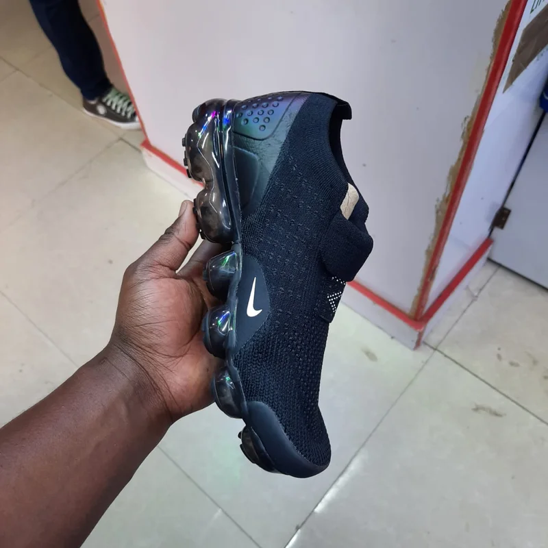 black_nike_vapormax_2.webp