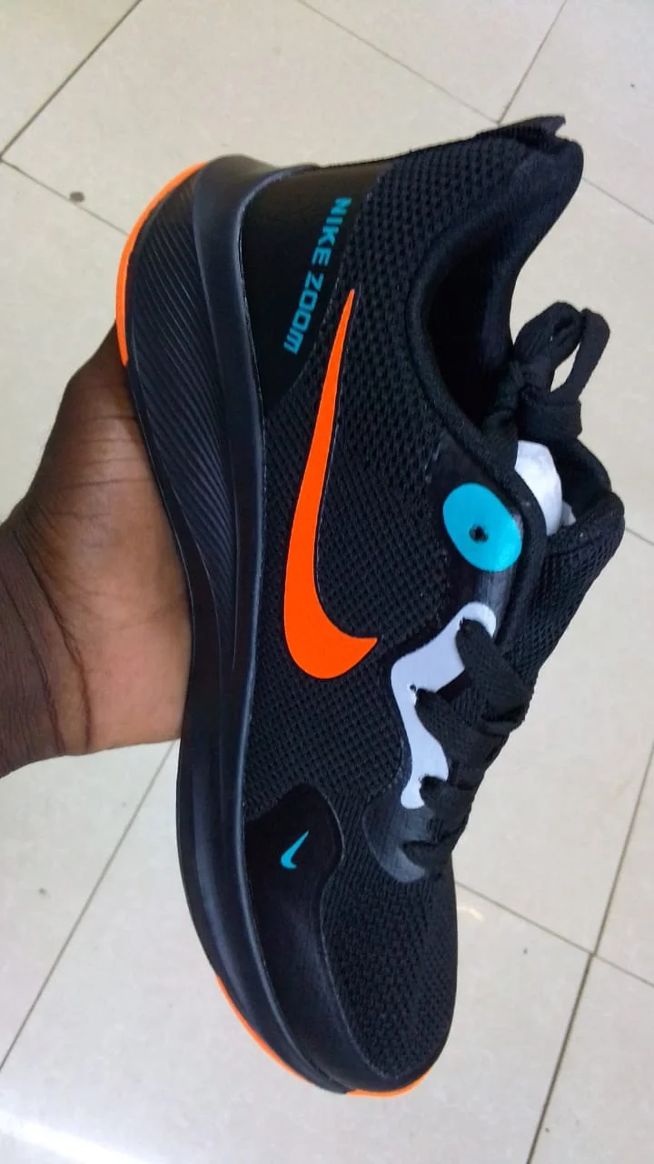 black_nike_zoom_shoes_for_man_running_sneakers_2.webp