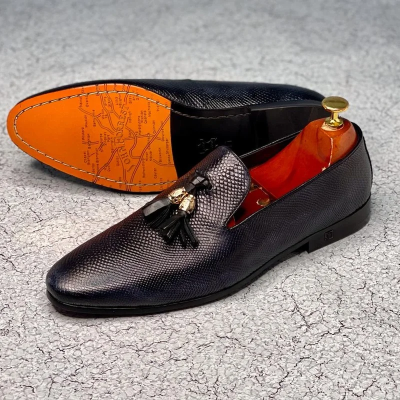 black_premium_leather_shoes_men's_fashion_tassel_snake_print_trendy_shoes_2.webp