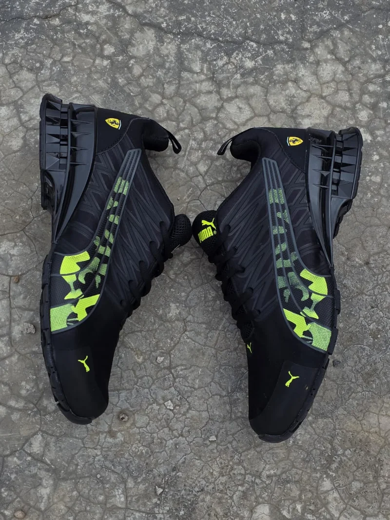 black_yellow-strip_puma_2.webp