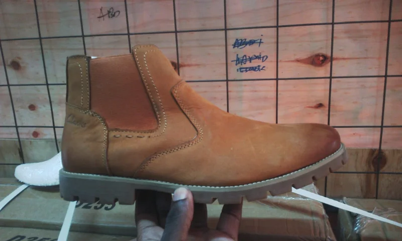 Mustard Clarks Chelsea Boots Fashion Men