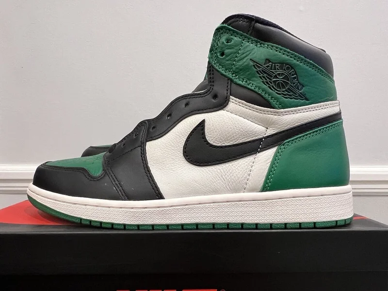 GREEN- BLACK NIKE AIR JORDAN 1 RETRO HIGH SNEAKERS