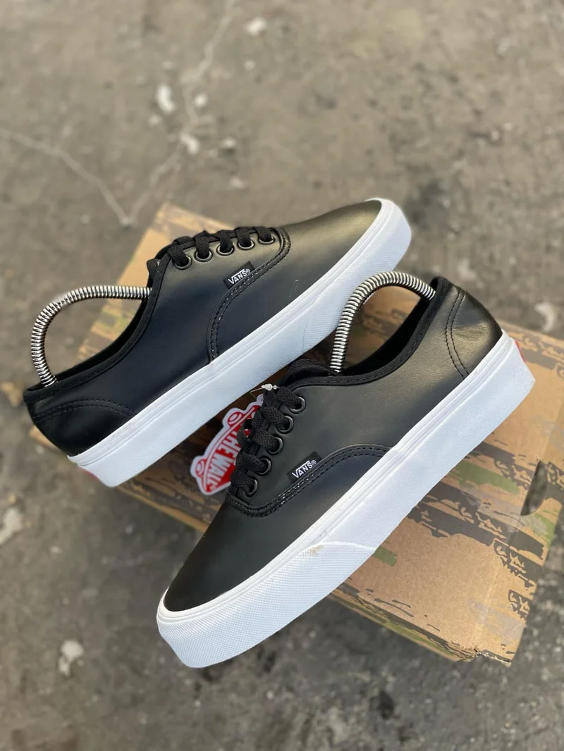 Soft Leather Double Sole Vans of the Wall Black White