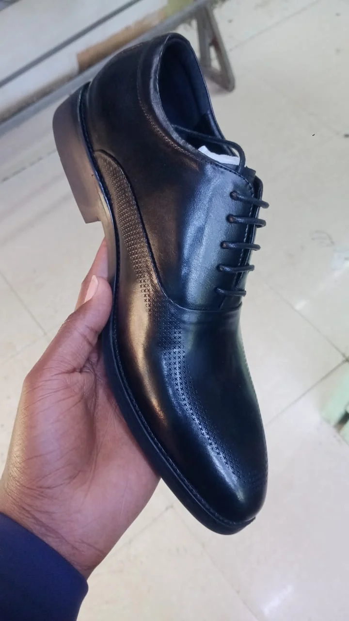 BLACK CLASSIC CLARKS OFFICIAL LEATHER SHOES