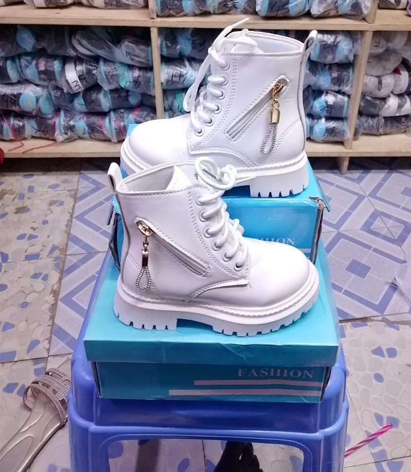 WHITE  CLASSIC GIRLS  BOOTS