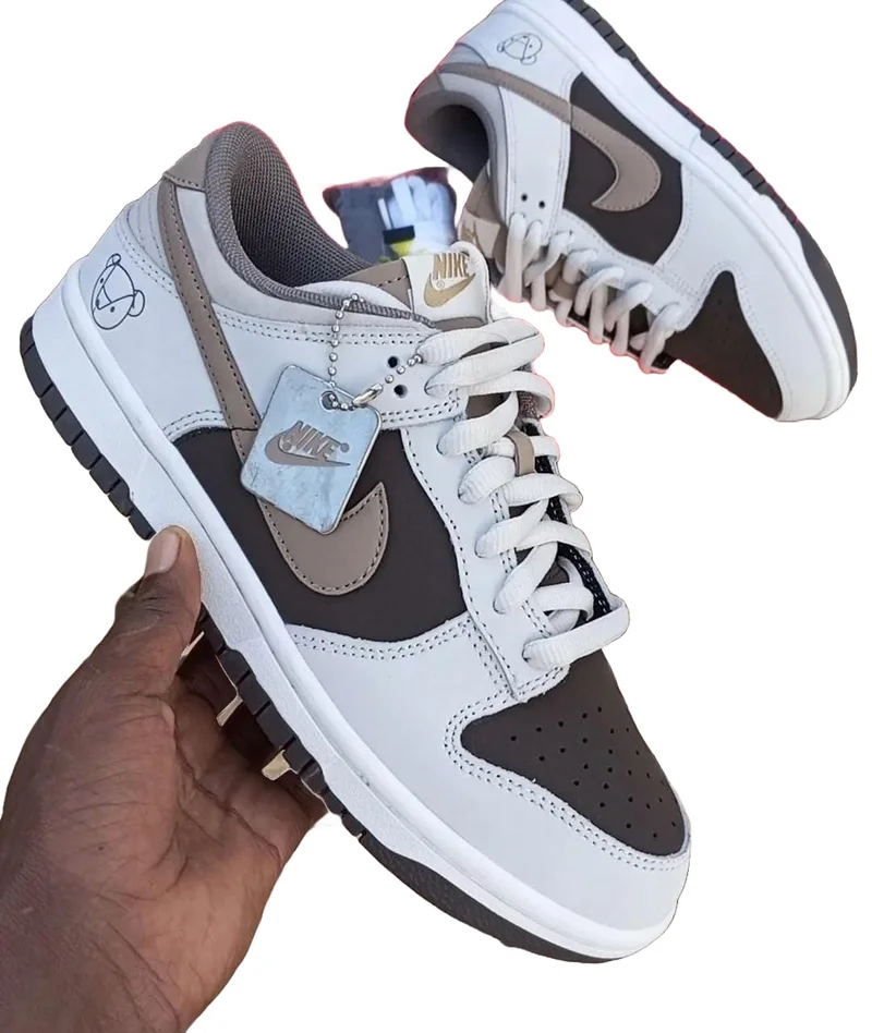 NIKE SB DUNK LOW SHOES