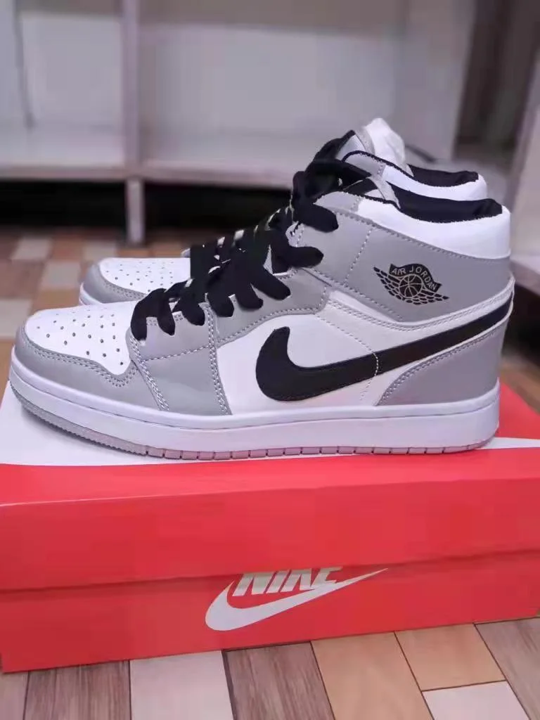 Air Jordan 1 Mid Light Smoke Grey