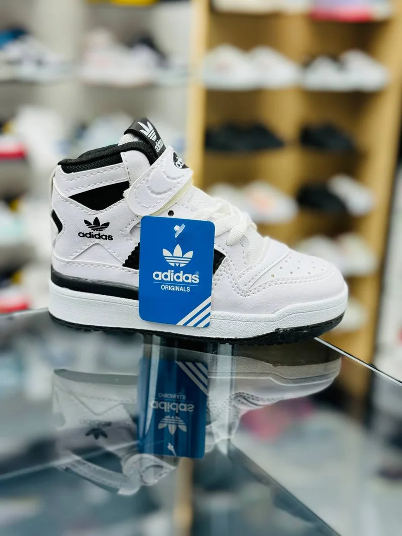 BLACK – WHITE KIDS ADIDAS FORUM 84 MID TOP SNEAKERS