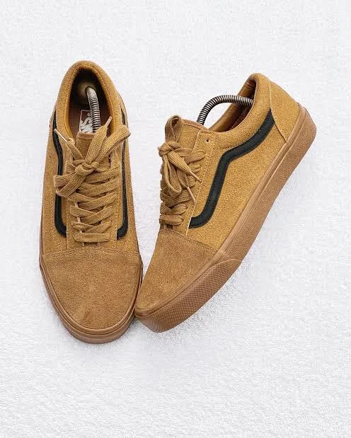BROWN OLD SKOOL VANS LEATHER SHOES .