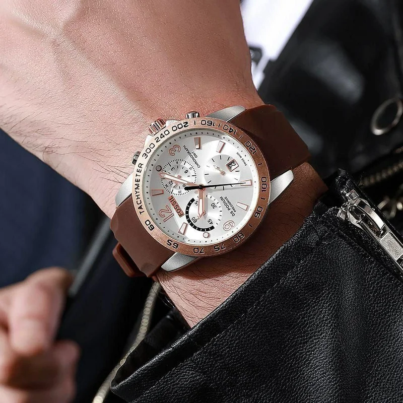 BROWN STRAP FOSSIL MEN'S QUARTZ WATCH.