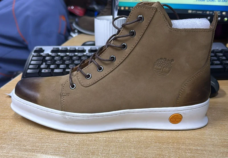 BROWN TIMBERLAND HIGH-TOP BOOTS
